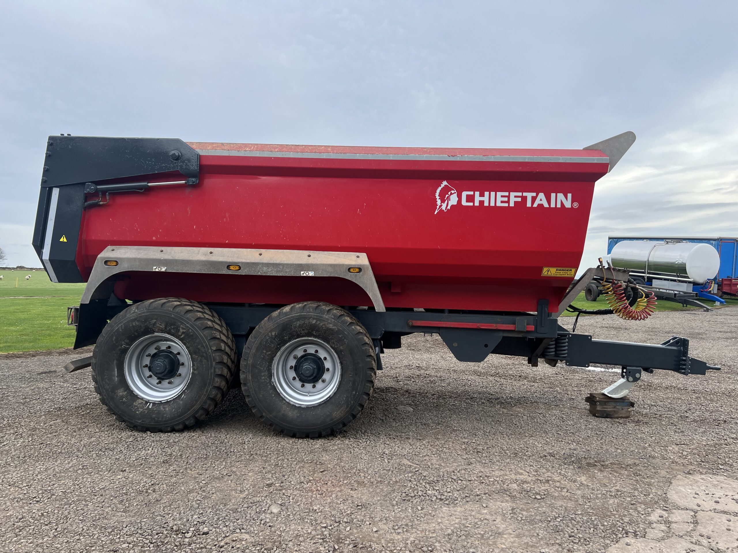 Cheiftain HP25 Hardox Fast Tow Dump Trailer Do The Deals