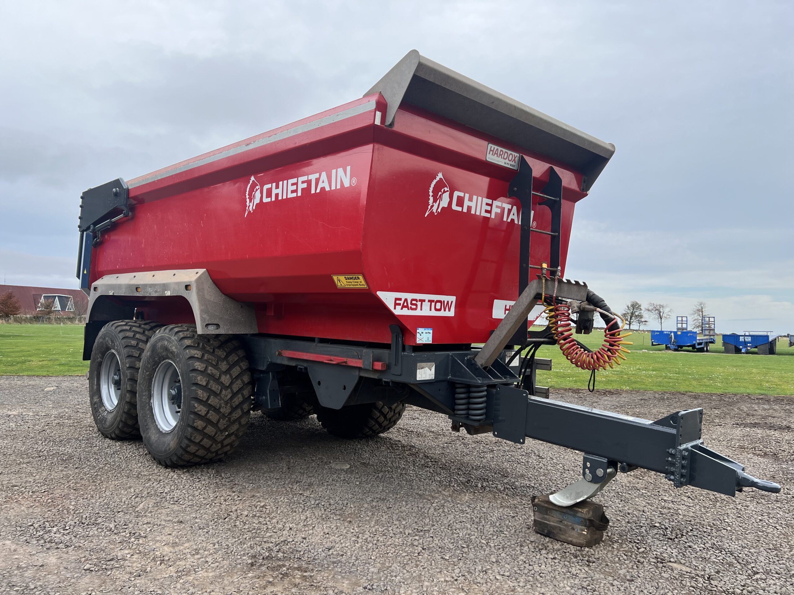 Cheiftain HP25 Hardox Fast Tow Dump Trailer Do The Deals